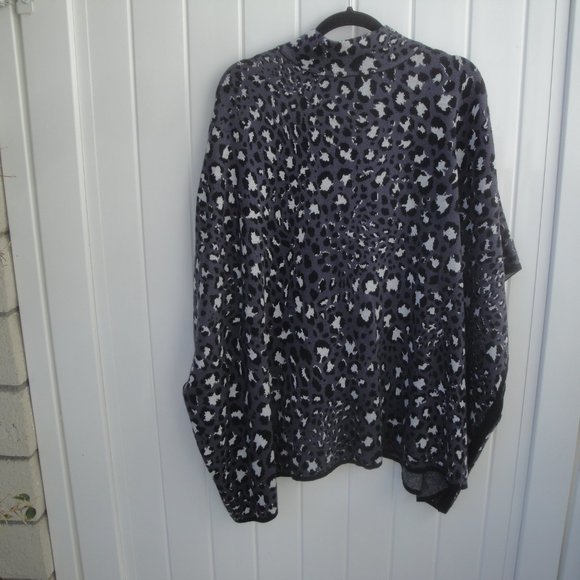 Jones of NY 0X=1X Animal Print Black White Gray Poncho Fall New with Tags - Picture 4 of 5